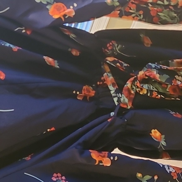 Shein Curve navy blue floral dress. Size 2XL. - Picture 6 of 6